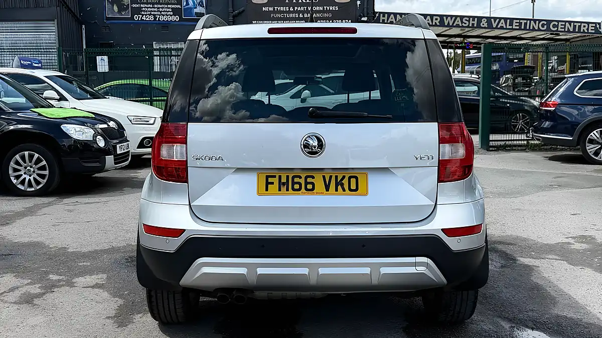 Used 2017 Skoda Yeti Se Business Outdoor Silver - Interior and Exterior details 4