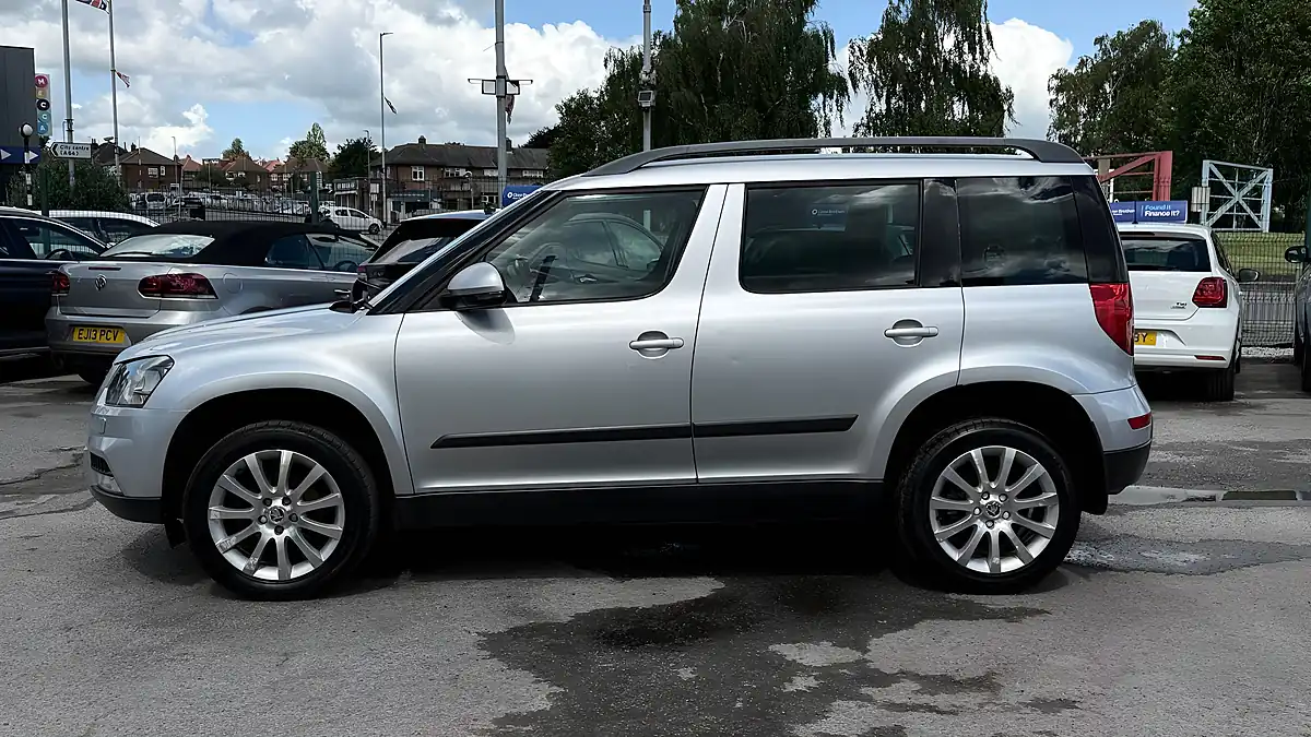Used 2017 Skoda Yeti Se Business Outdoor Silver - Interior and Exterior details 6