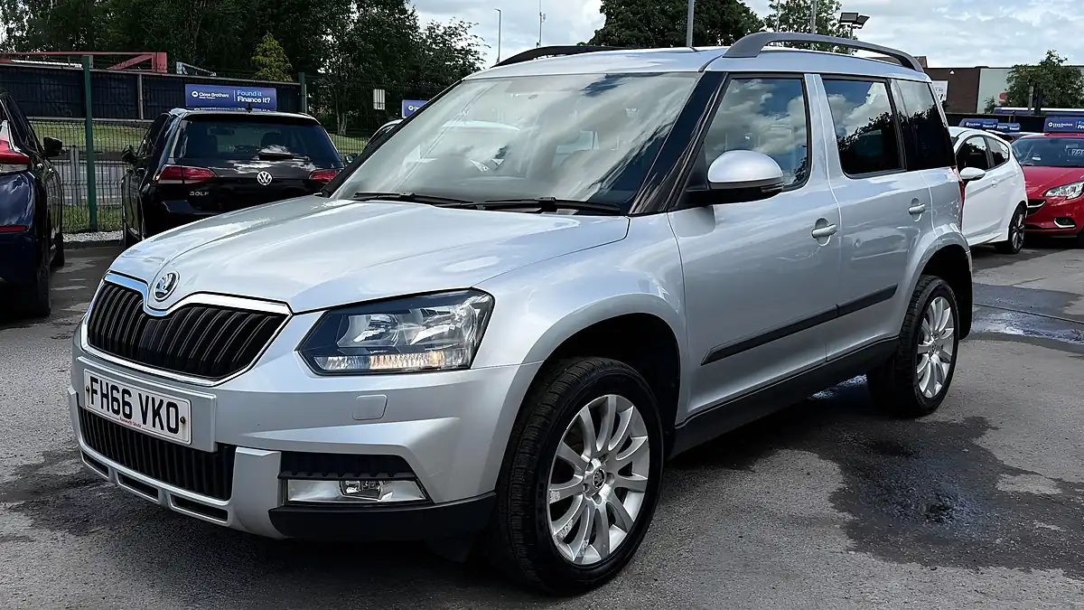 Used 2017 Skoda Yeti Se Business Outdoor Silver - Interior and Exterior details 7