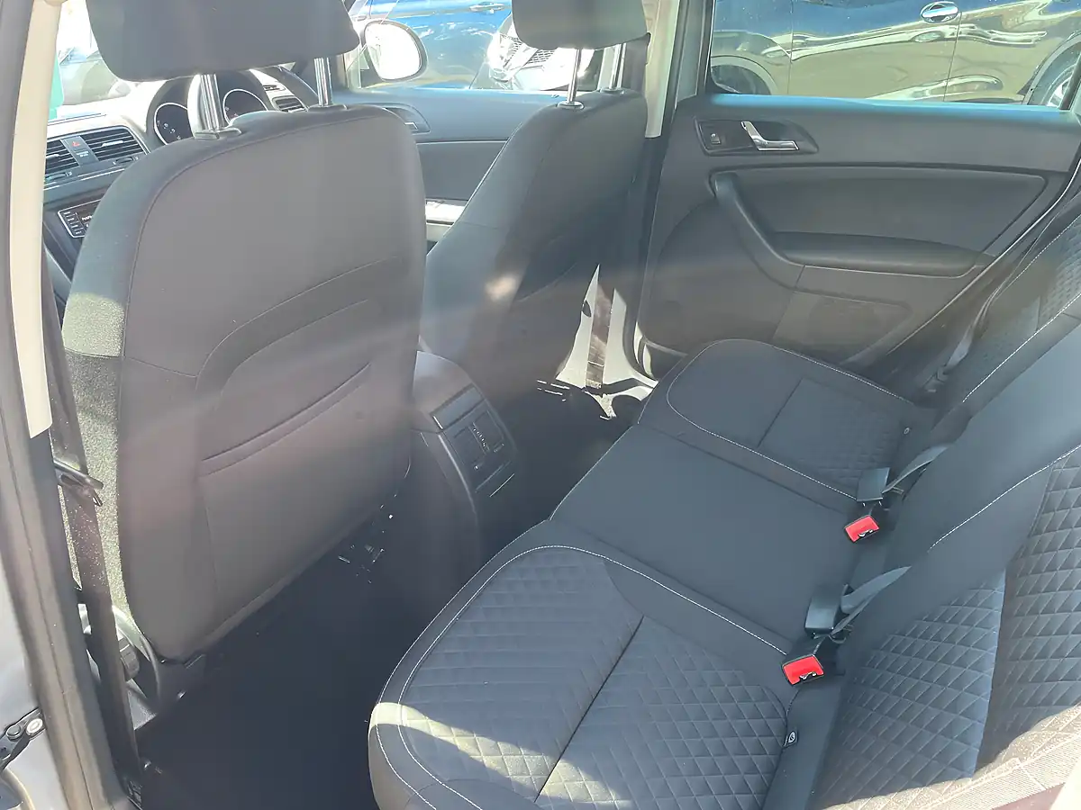 Used 2017 Skoda Yeti Se Drive Outdoor Grey - Interior and Exterior details 10