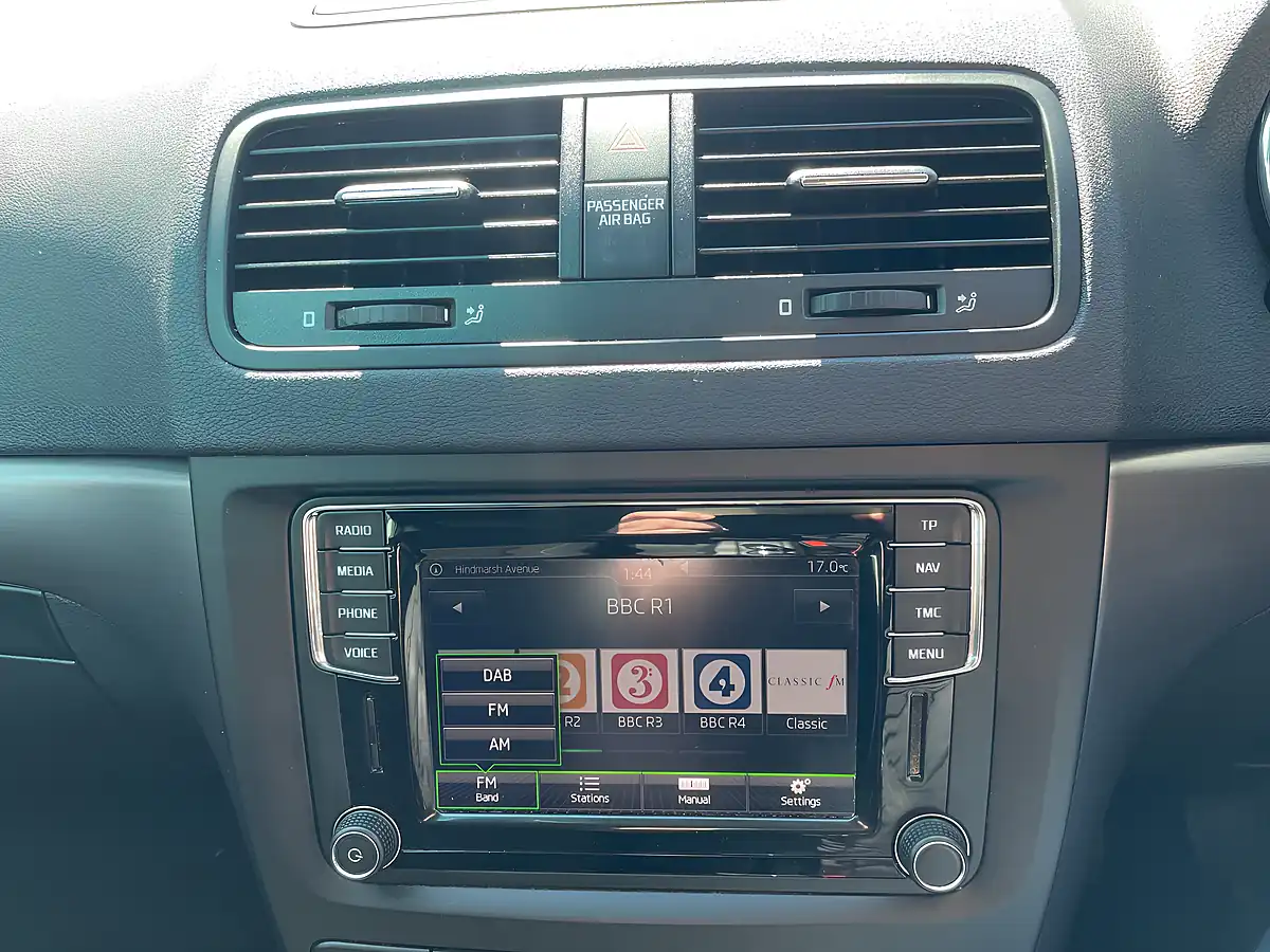 Used 2017 Skoda Yeti Se Drive Outdoor Grey - Interior and Exterior details 14