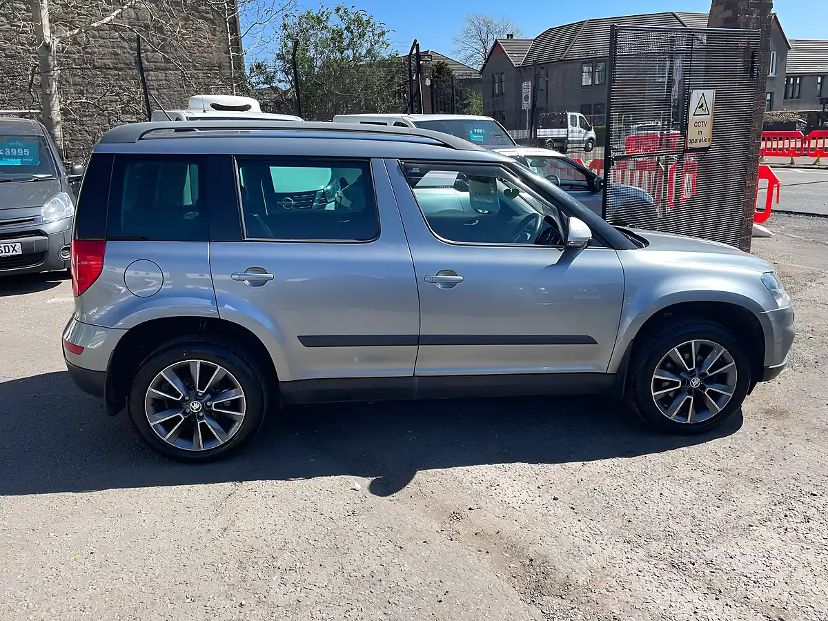 Used 2017 Skoda Yeti Se Drive Outdoor Grey - Interior and Exterior details 3
