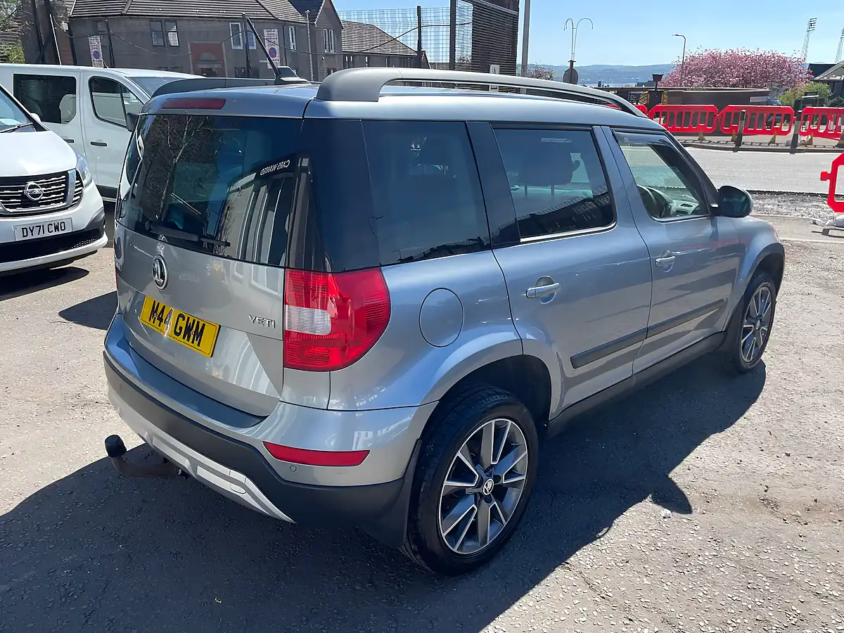 Used 2017 Skoda Yeti Se Drive Outdoor Grey - Interior and Exterior details 4