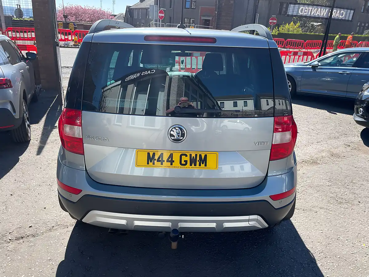 Used 2017 Skoda Yeti Se Drive Outdoor Grey - Interior and Exterior details 5