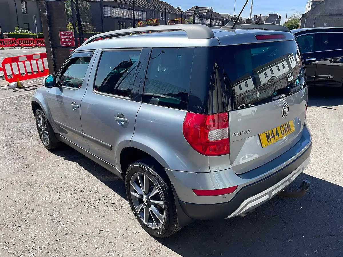 Used 2017 Skoda Yeti Se Drive Outdoor Grey - Interior and Exterior details 6