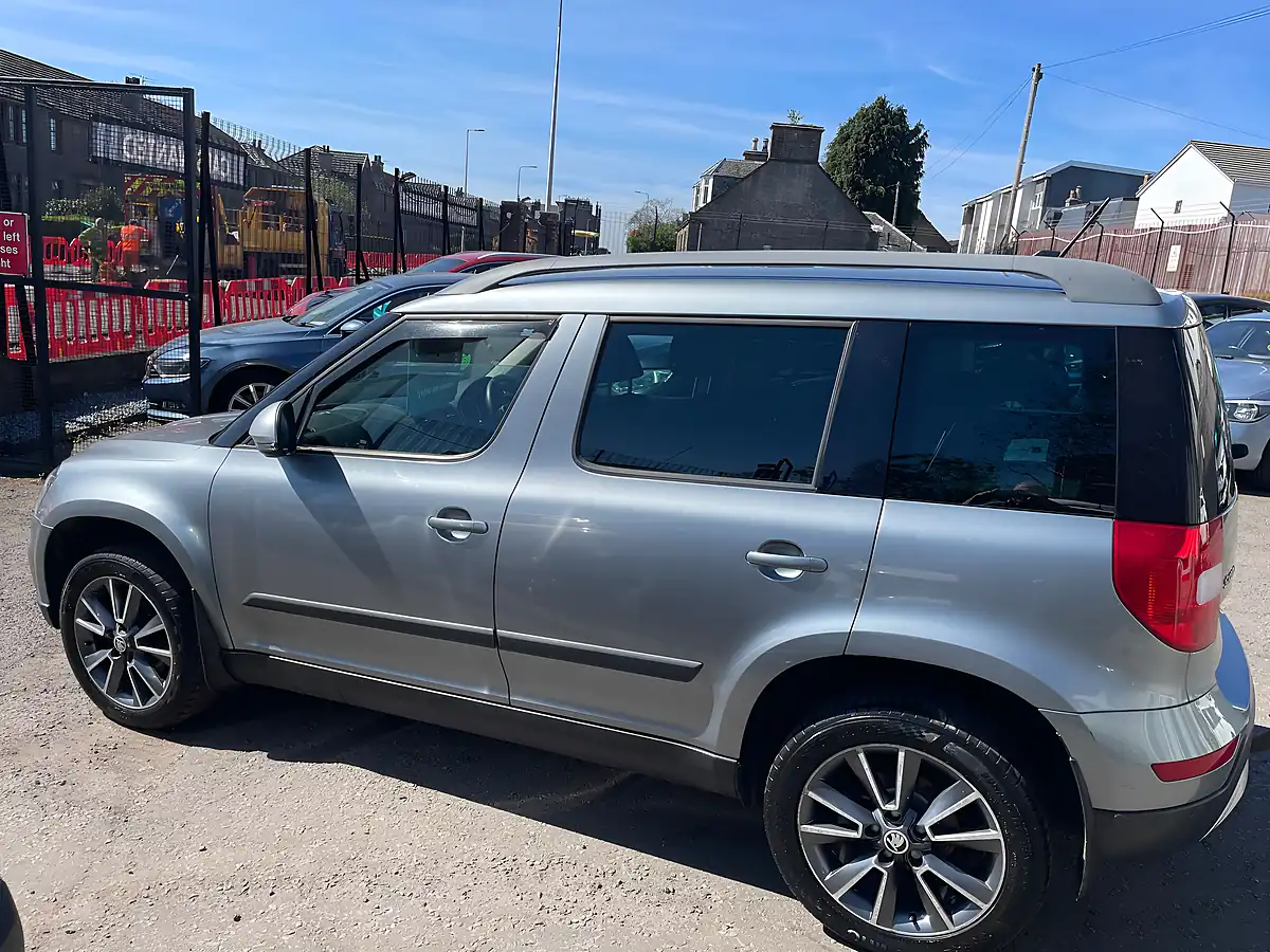 Used 2017 Skoda Yeti Se Drive Outdoor Grey - Interior and Exterior details 7