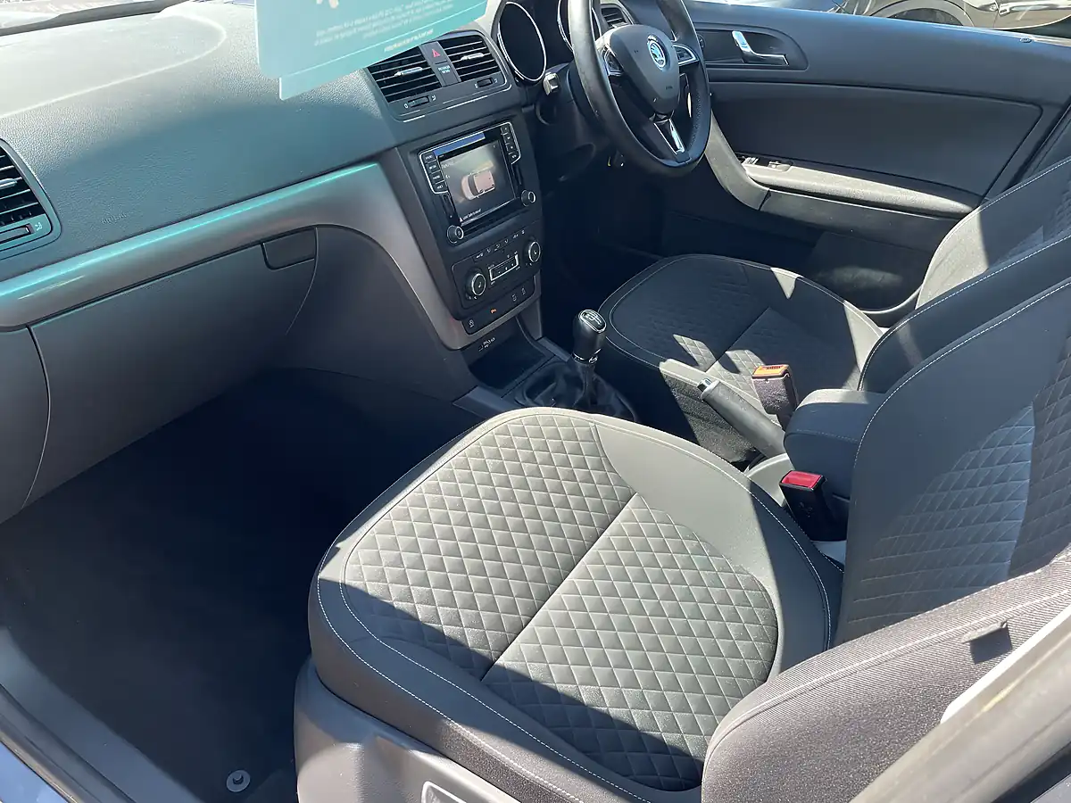 Used 2017 Skoda Yeti Se Drive Outdoor Grey - Interior and Exterior details 9