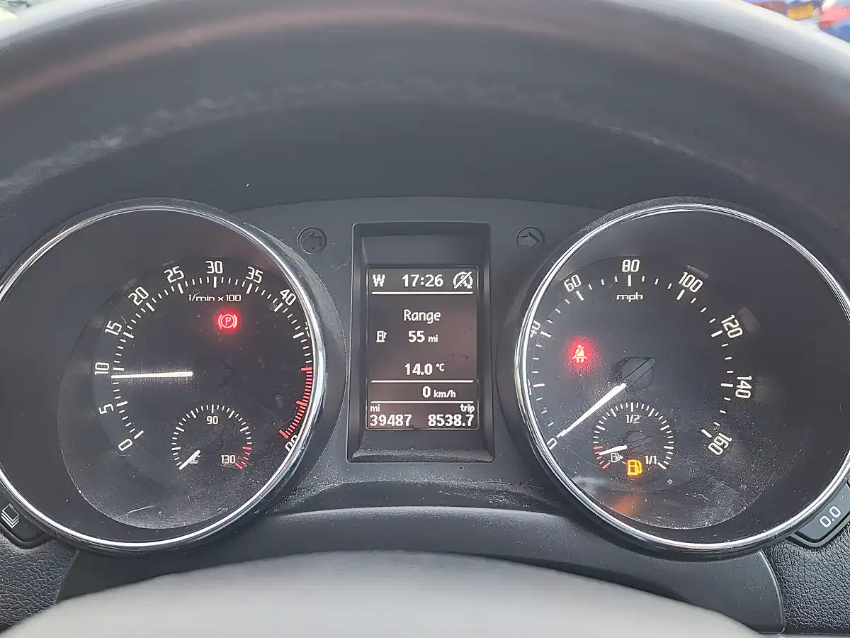 Used 2017 Skoda Yeti Se Drive Silver - Interior and Exterior details 10
