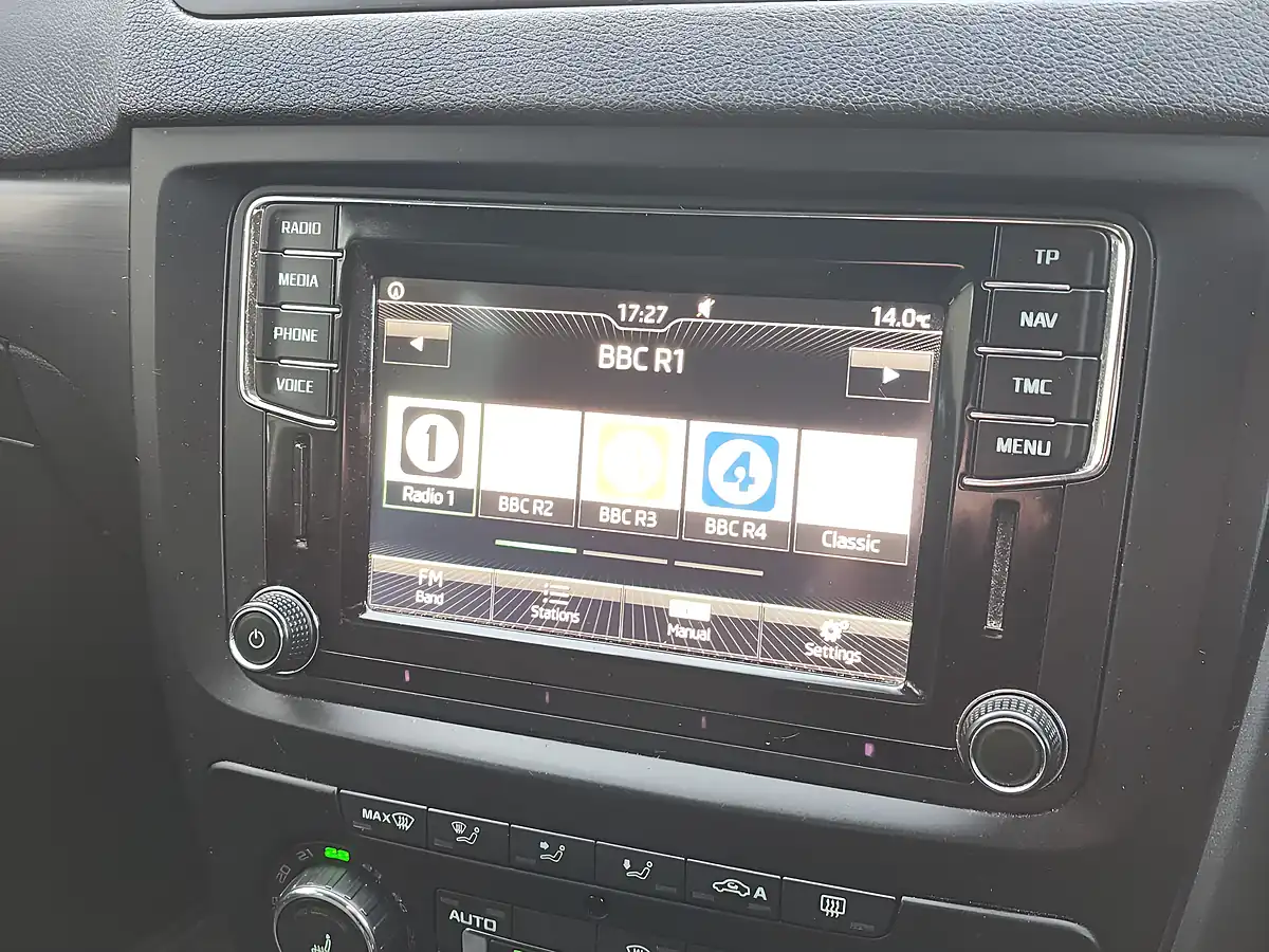 Used 2017 Skoda Yeti Se Drive Silver - Interior and Exterior details 12