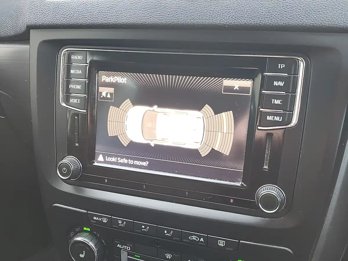 Used 2017 Skoda Yeti Se Drive Silver - Interior and Exterior details 14