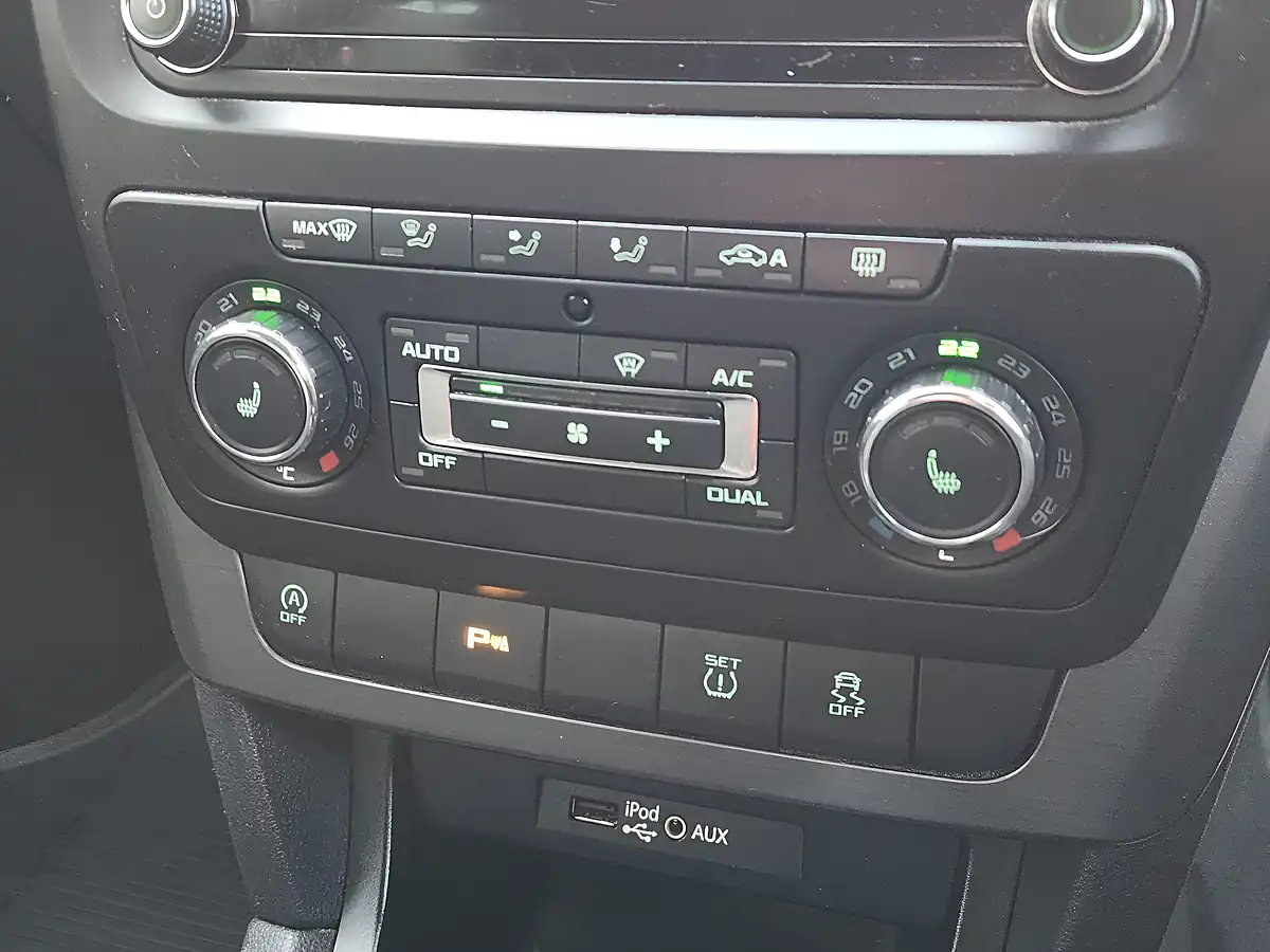 Used 2017 Skoda Yeti Se Drive Silver - Interior and Exterior details 15