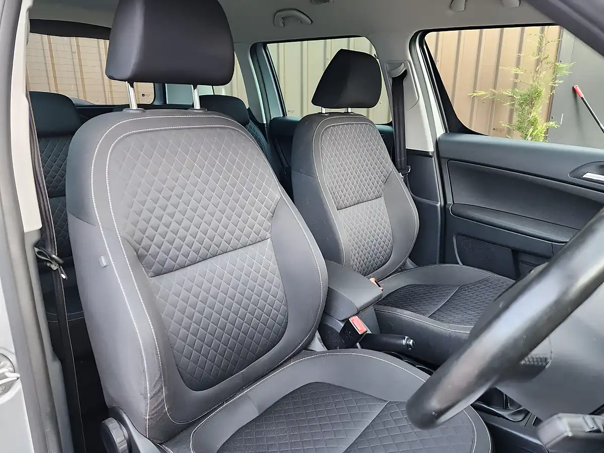 Used 2017 Skoda Yeti Se Drive Silver - Interior and Exterior details 7