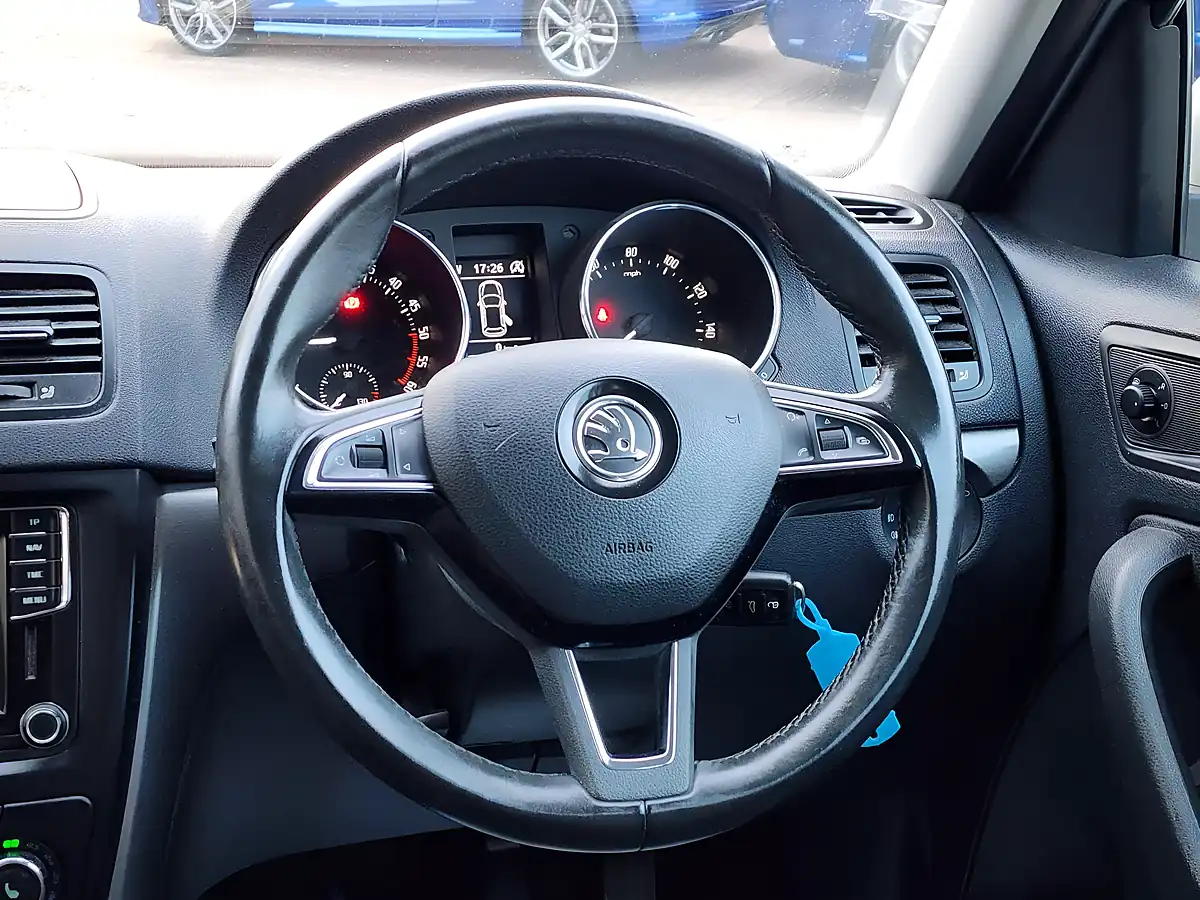 Used 2017 Skoda Yeti Se Drive Silver - Interior and Exterior details 9
