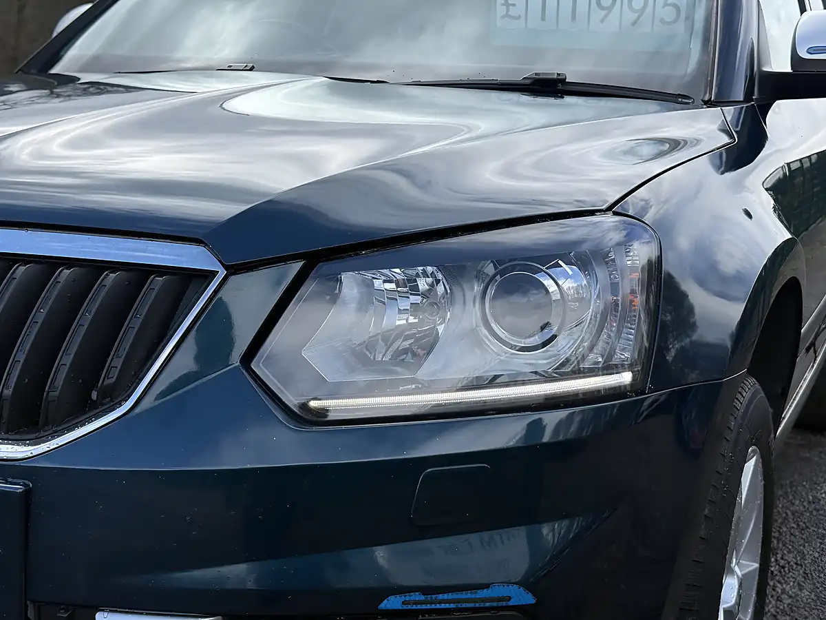 Used 2017 Skoda Yeti Se L Drive Blue - Interior and Exterior details 10
