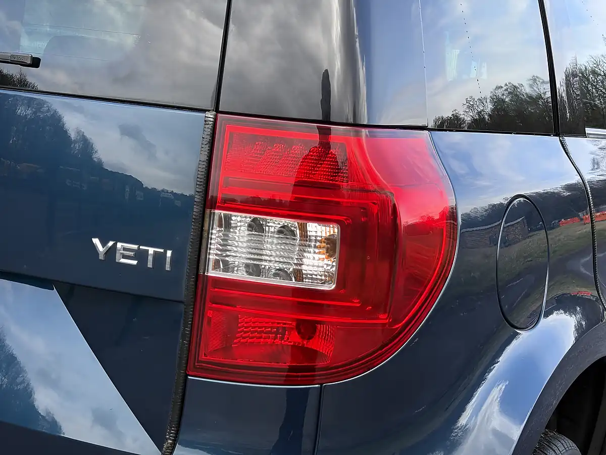Used 2017 Skoda Yeti Se L Drive Blue - Interior and Exterior details 12