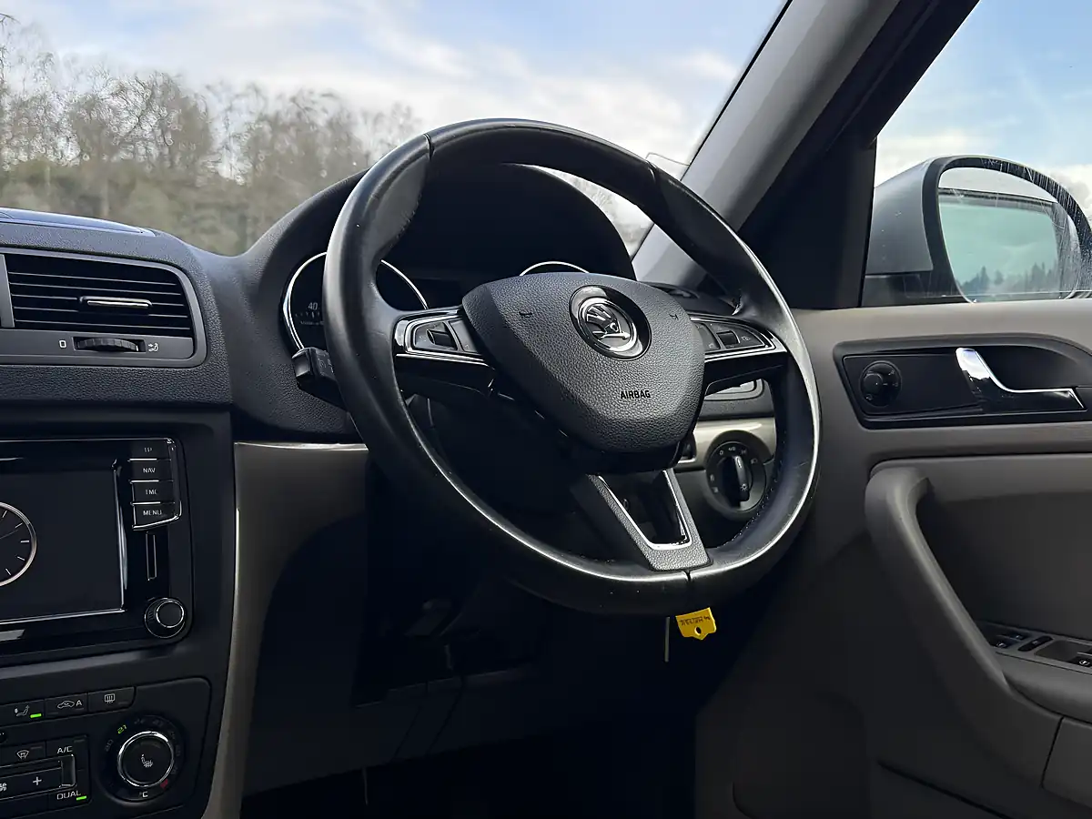 Used 2017 Skoda Yeti Se L Drive Blue - Interior and Exterior details 15