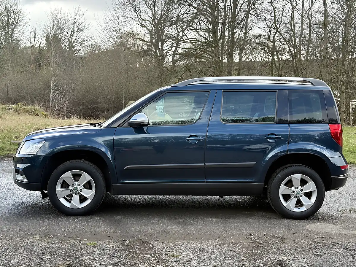 Used 2017 Skoda Yeti Se L Drive Blue - Interior and Exterior details 8