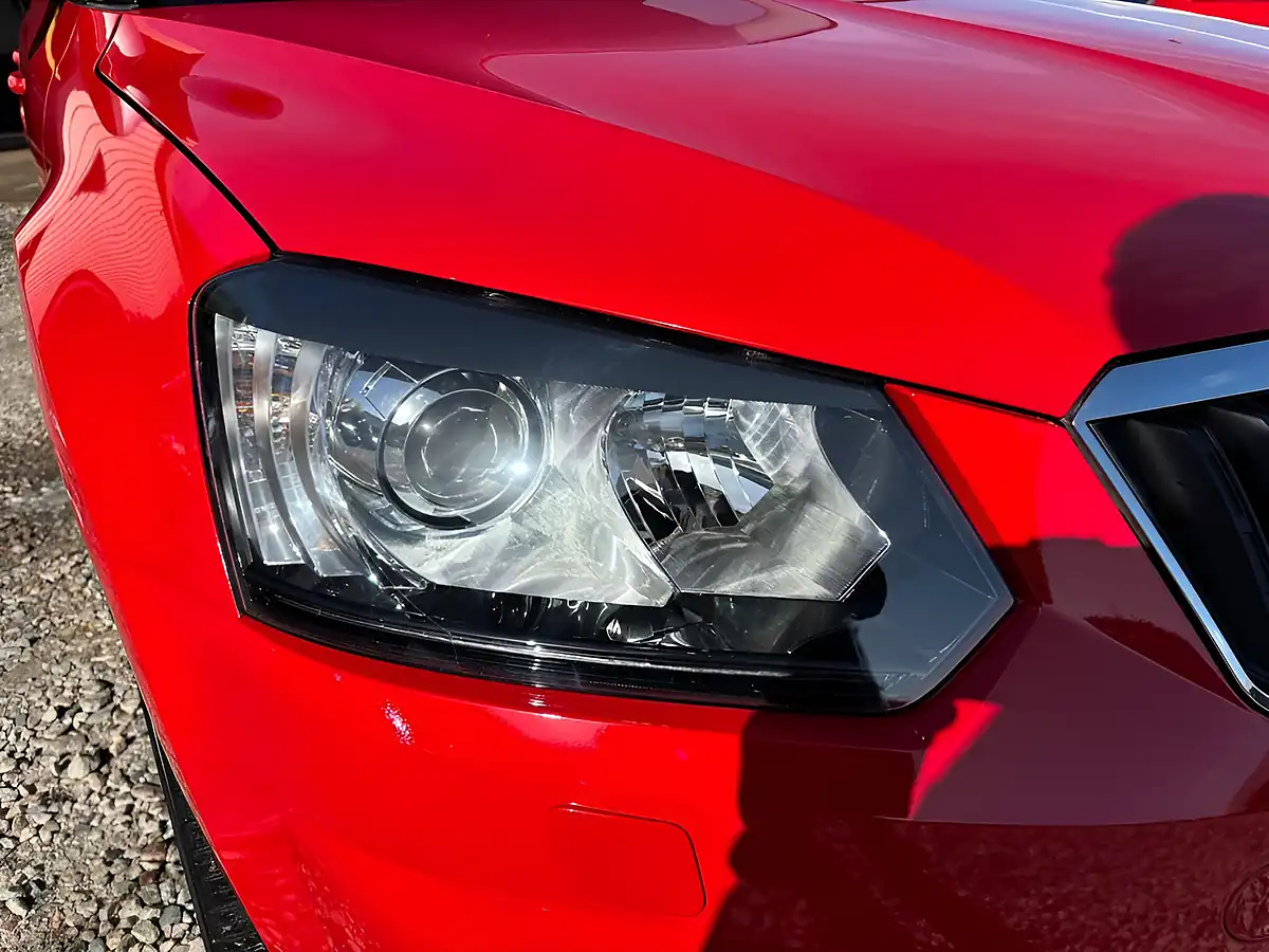 Used 2017 Skoda Yeti Se L Drive Outdoor Red - Interior and Exterior details 11