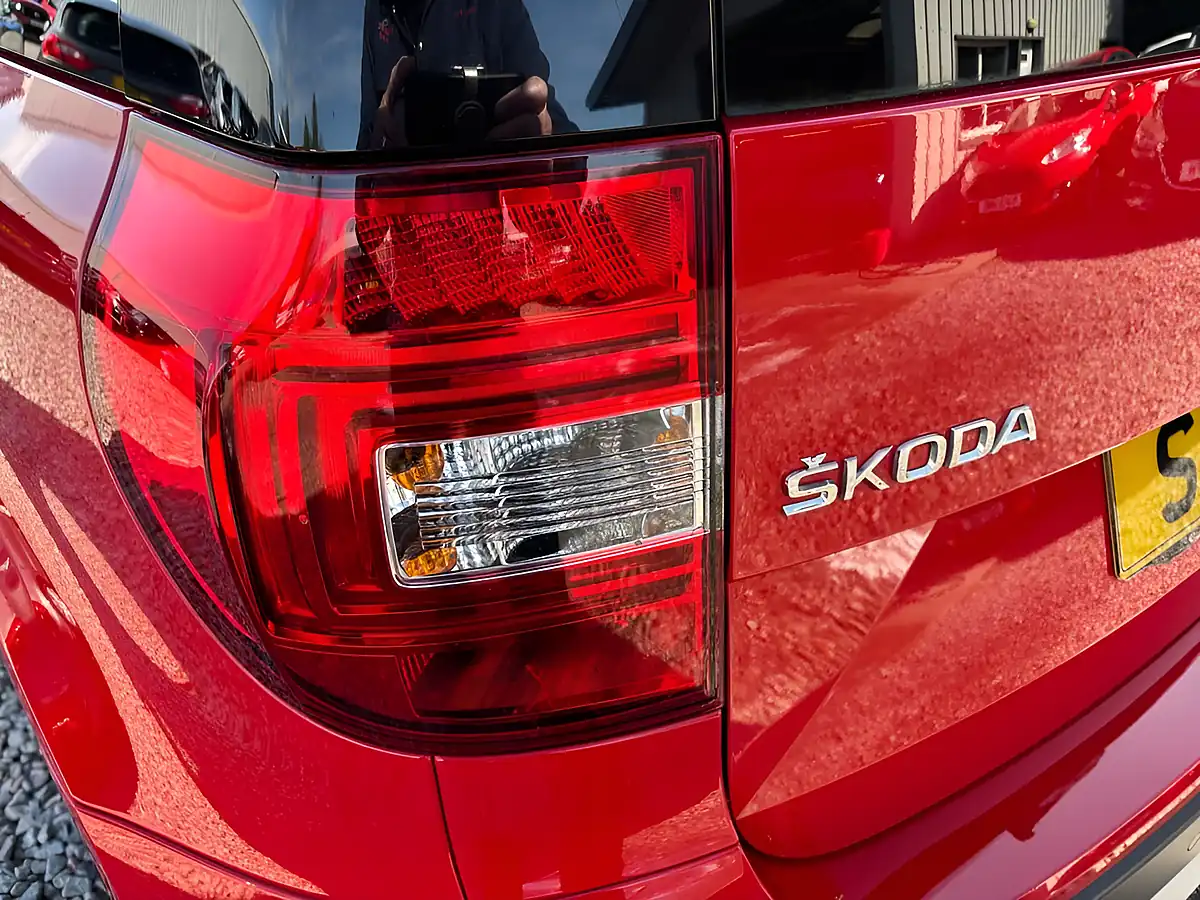 Used 2017 Skoda Yeti Se L Drive Outdoor Red - Interior and Exterior details 13
