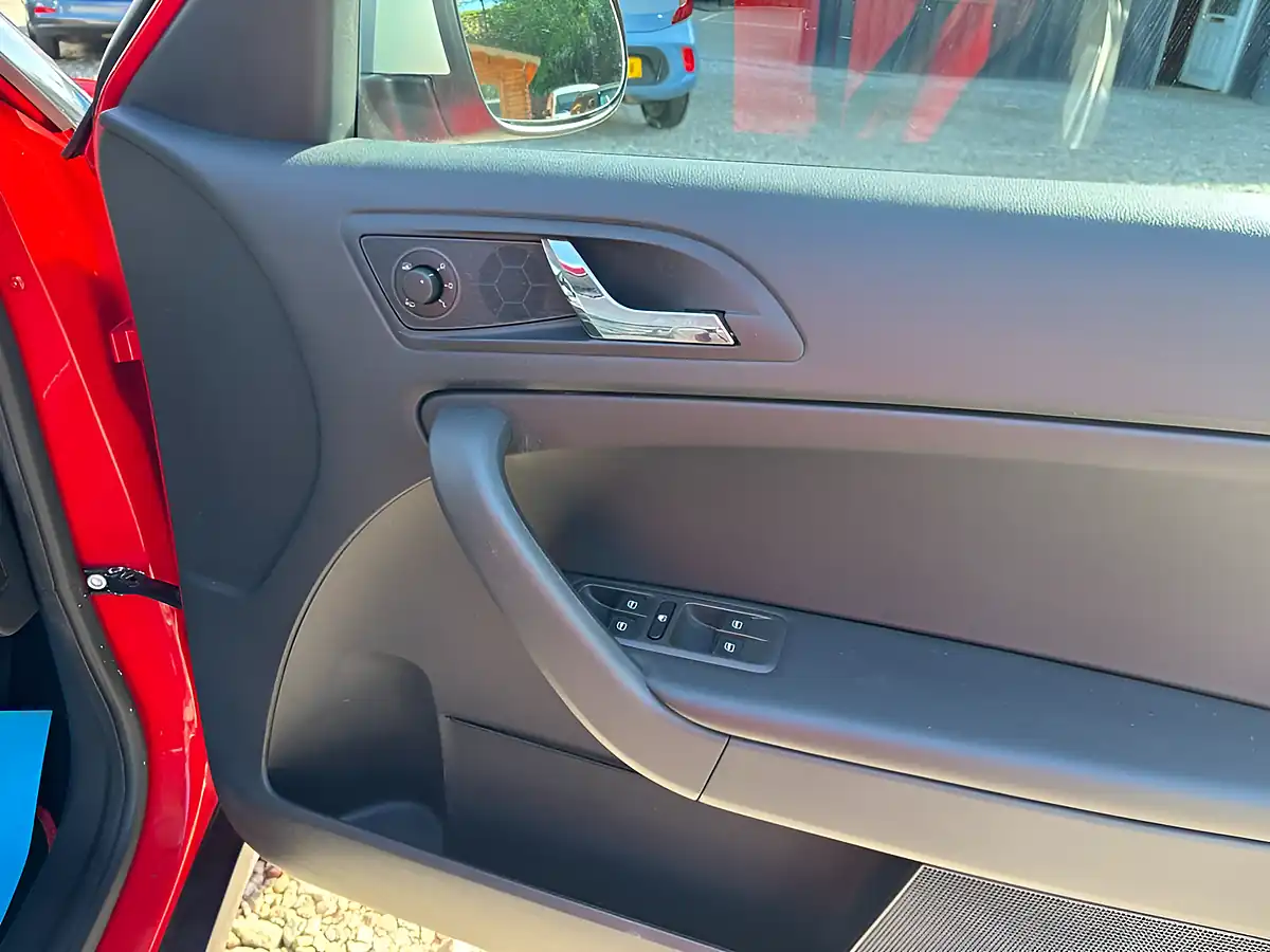 Used 2017 Skoda Yeti Se L Drive Outdoor Red - Interior and Exterior details 18