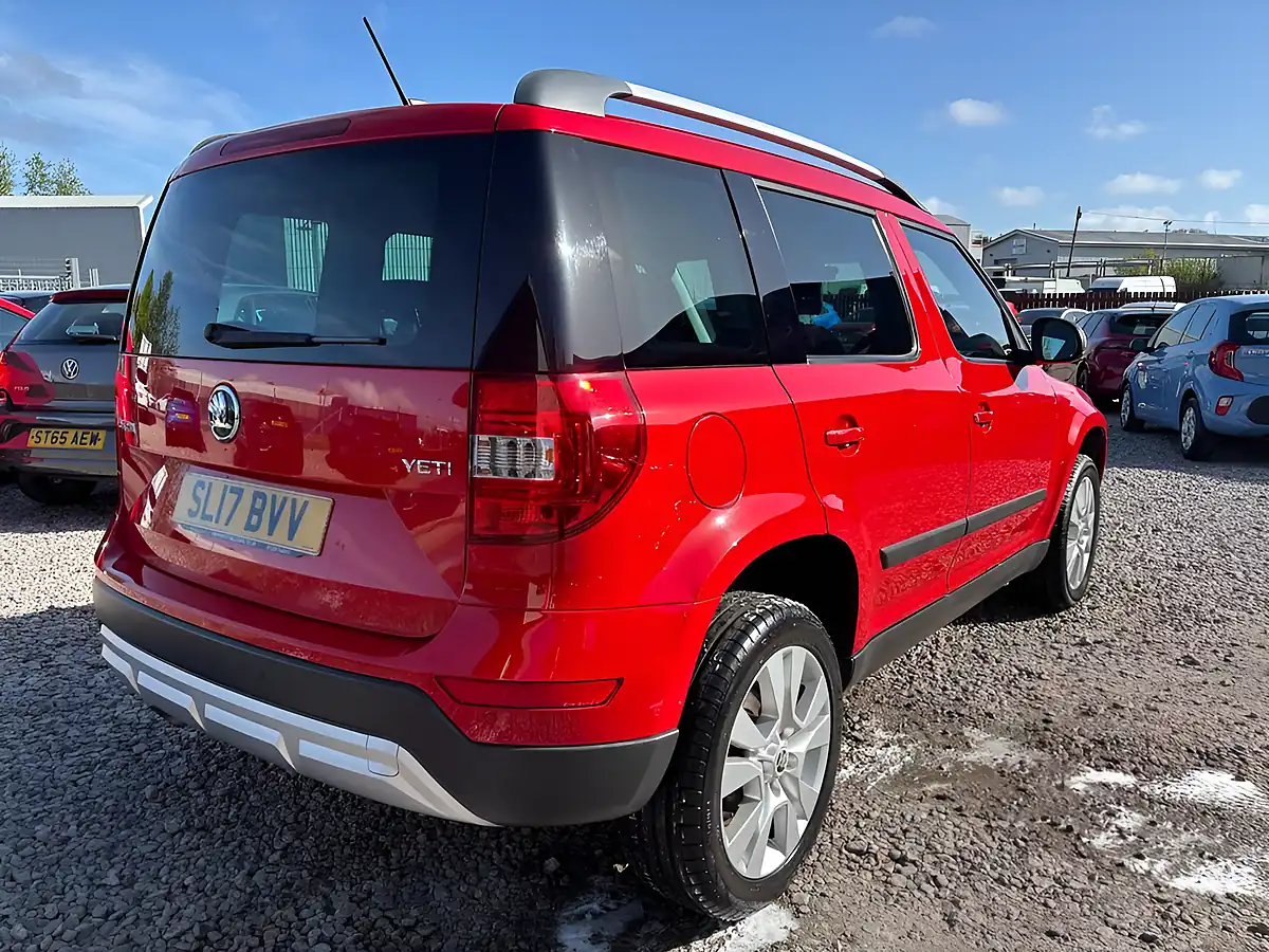 Used 2017 Skoda Yeti Se L Drive Outdoor Red - Interior and Exterior details 4