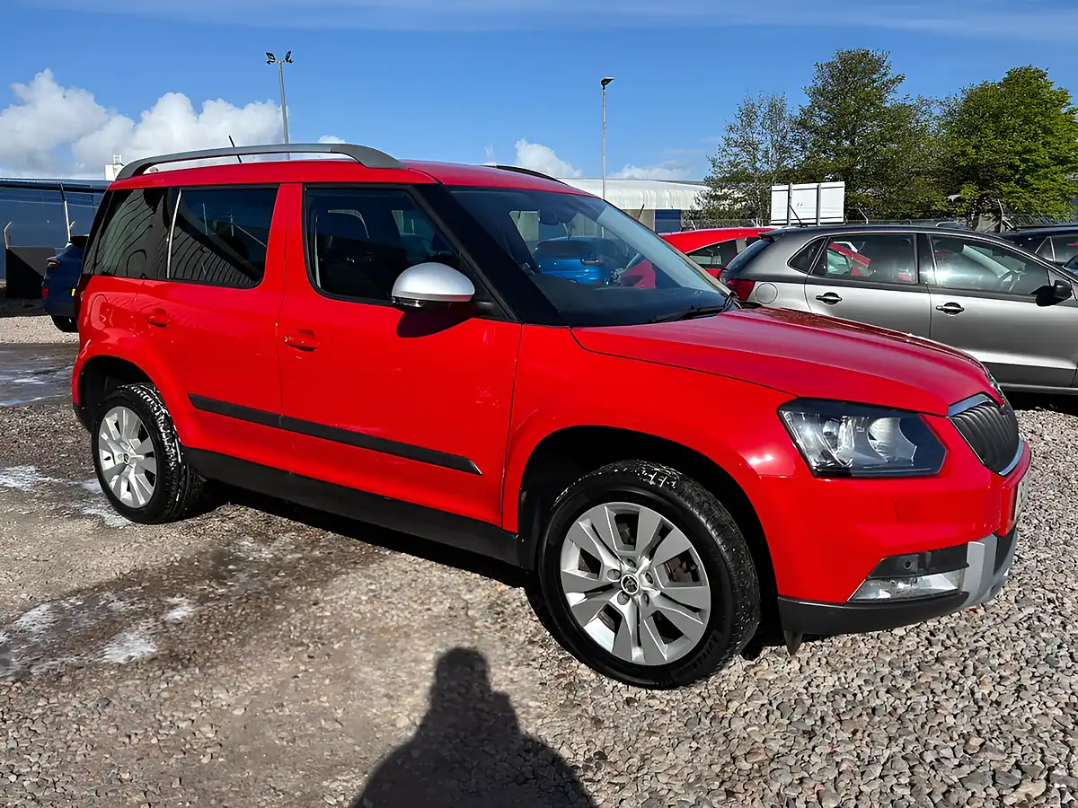 Used 2017 Skoda Yeti Se L Drive Outdoor Red - Interior and Exterior details 5