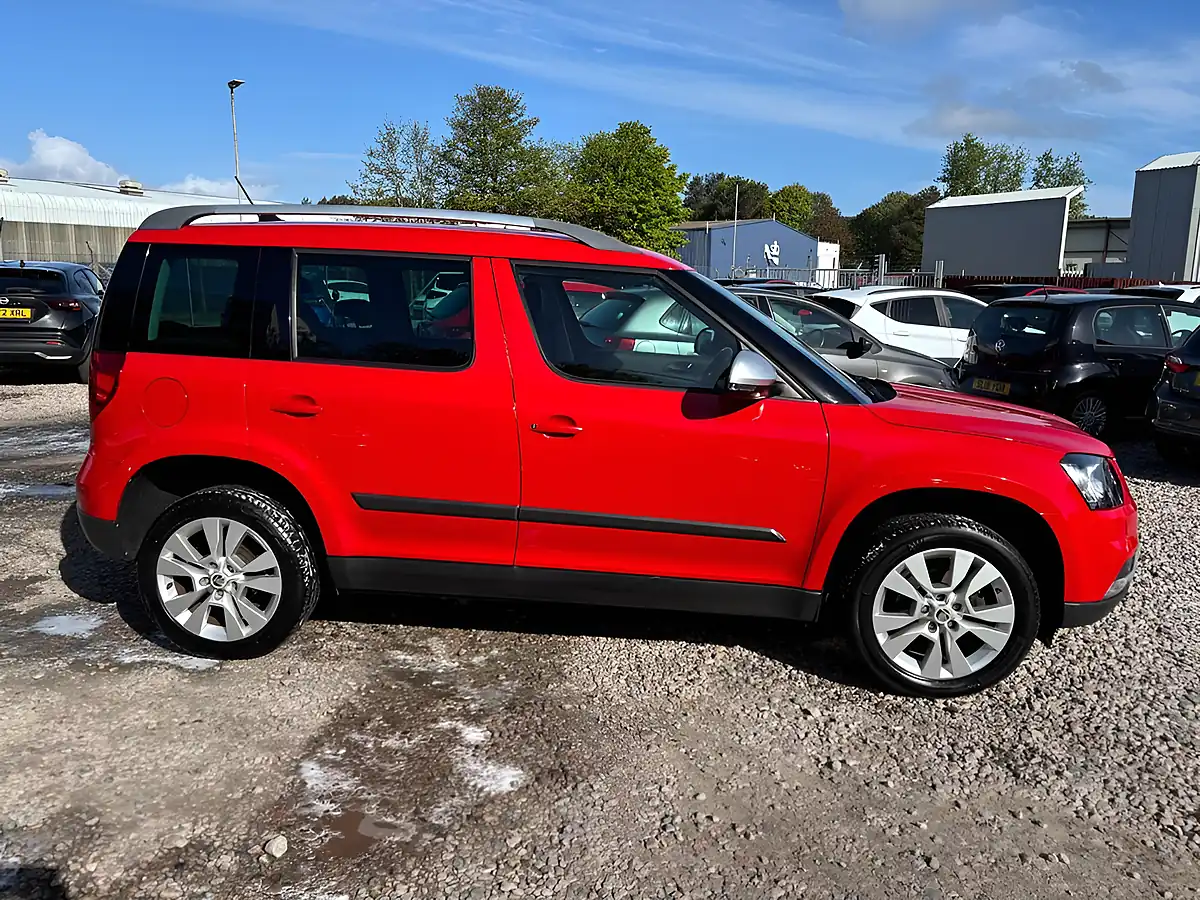 Used 2017 Skoda Yeti Se L Drive Outdoor Red - Interior and Exterior details 6