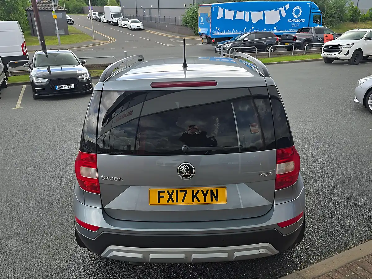 Used 2017 Skoda Yeti Se Outdoor Business Grey - Interior and Exterior details 11