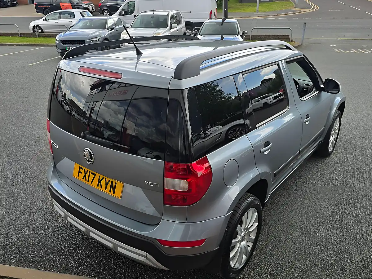Used 2017 Skoda Yeti Se Outdoor Business Grey - Interior and Exterior details 12