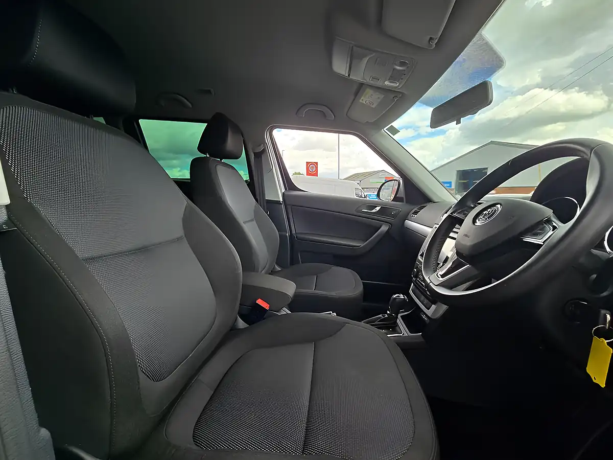 Used 2017 Skoda Yeti Se Outdoor Business Grey - Interior and Exterior details 13