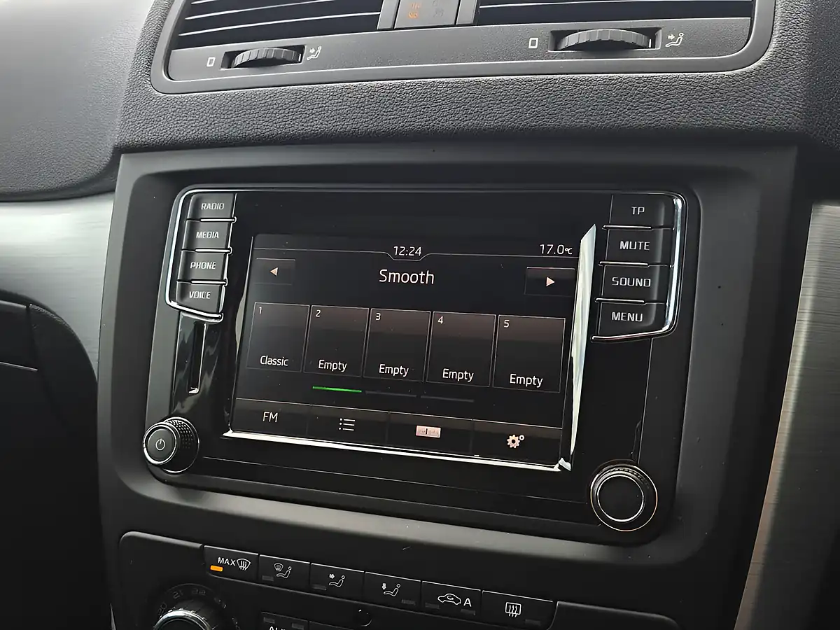 Used 2017 Skoda Yeti Se Outdoor Business Grey - Interior and Exterior details 15