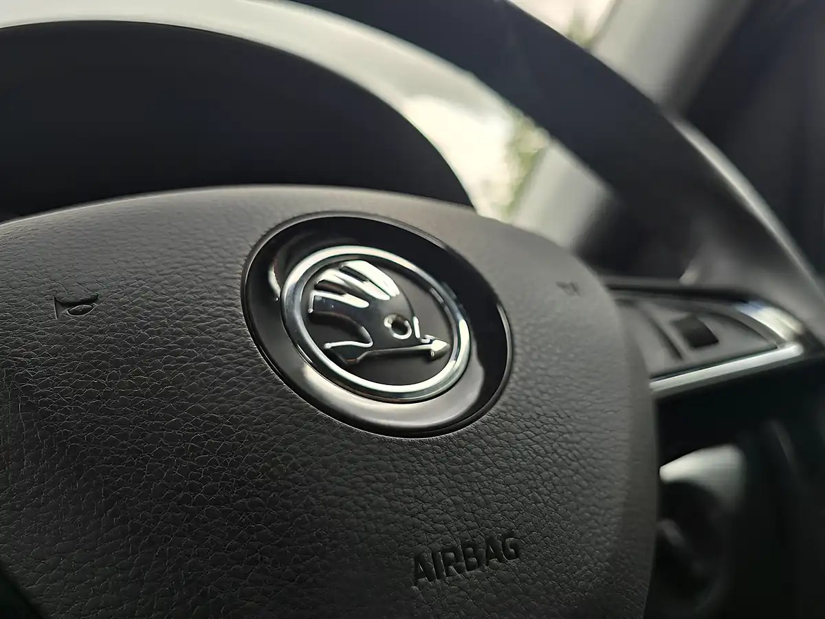 Used 2017 Skoda Yeti Se Outdoor Business Grey - Interior and Exterior details 19