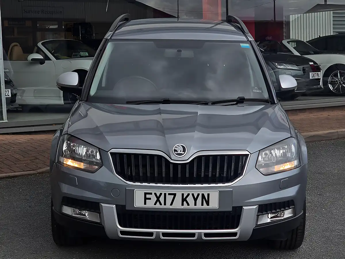 Used 2017 Skoda Yeti Se Outdoor Business Grey - Interior and Exterior details 5