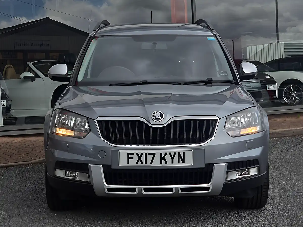 Used 2017 Skoda Yeti Se Outdoor Business Grey - Interior and Exterior details 9