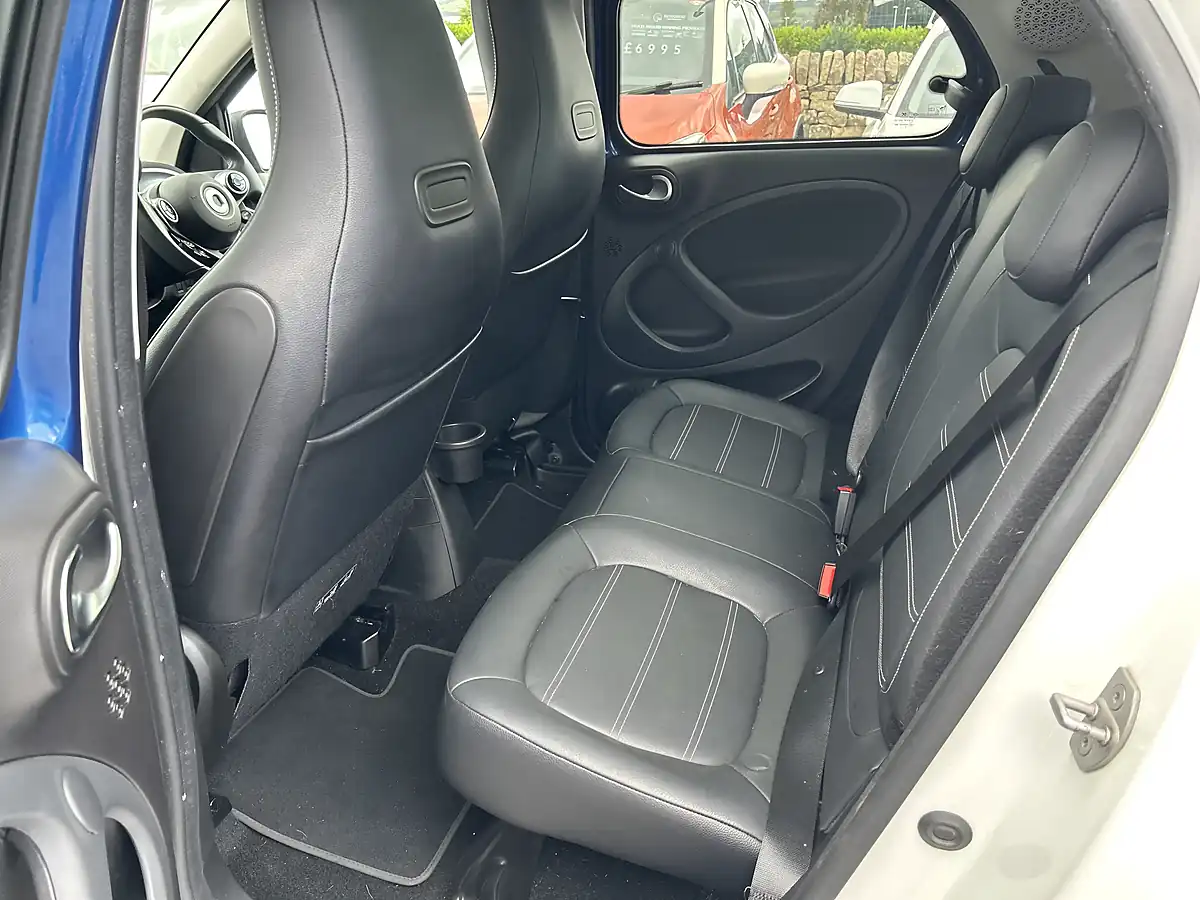 Used 2017 Smart Forfour Blue - Interior and Exterior details 13