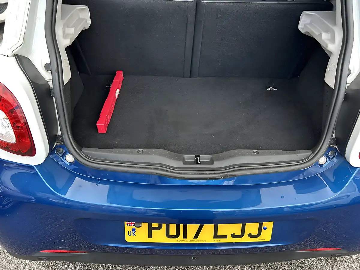 Used 2017 Smart Forfour Blue - Interior and Exterior details 15