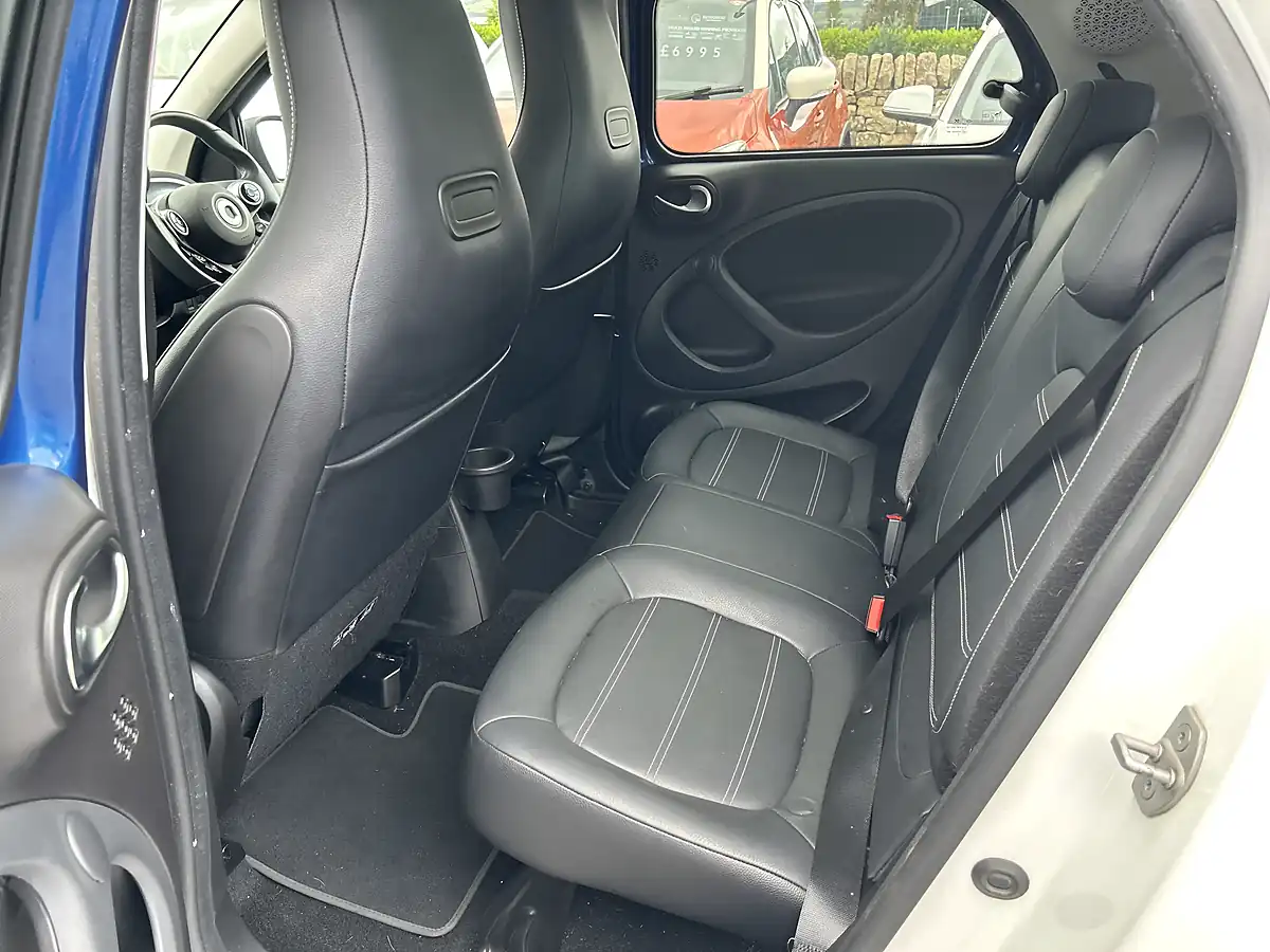 Used 2017 Smart Forfour Blue - Interior and Exterior details 16