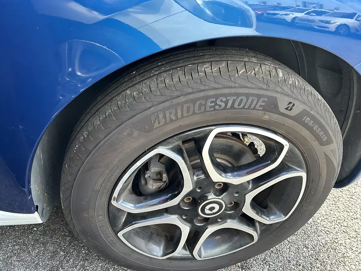 Used 2017 Smart Forfour Blue - Interior and Exterior details 20