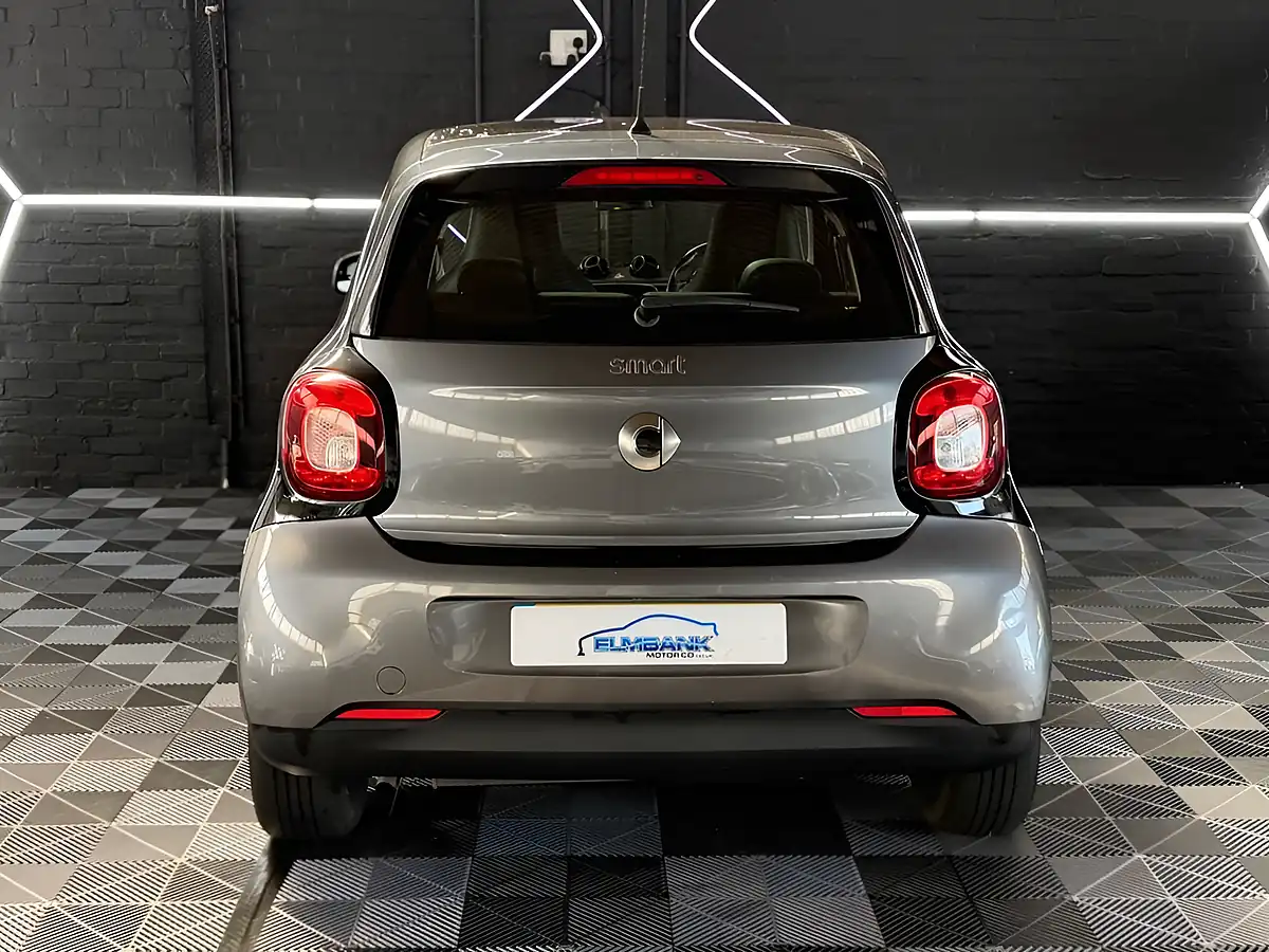 Used 2017 Smart Forfour Prime Graphite Grey - Interior and Exterior details 13