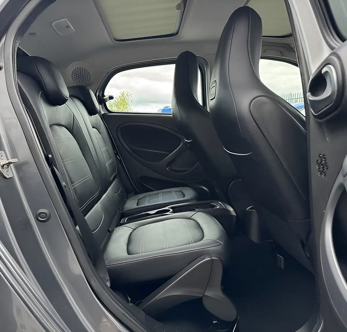 Used 2017 Smart Forfour Prime Premium Grey - Interior and Exterior details 12