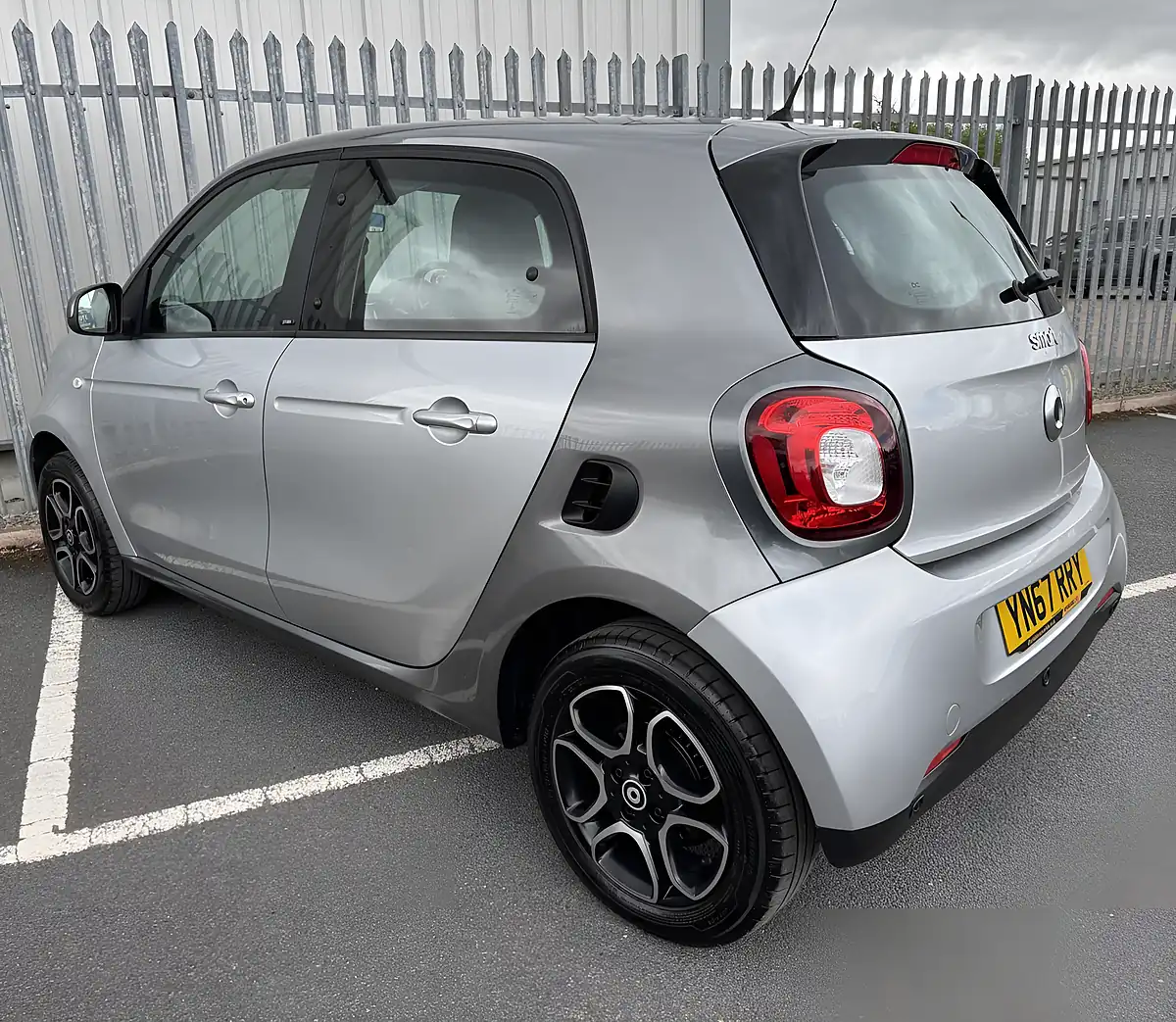 Used 2017 Smart Forfour Prime Premium Grey - Interior and Exterior details 4
