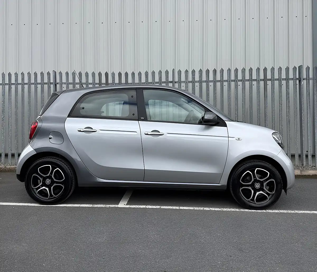 Used 2017 Smart Forfour Prime Premium Grey - Interior and Exterior details 7