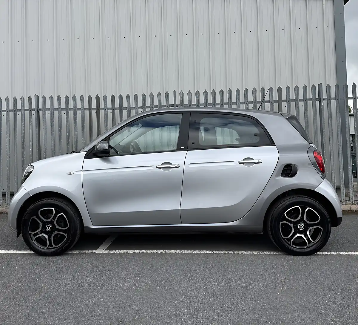 Used 2017 Smart Forfour Prime Premium Grey - Interior and Exterior details 8