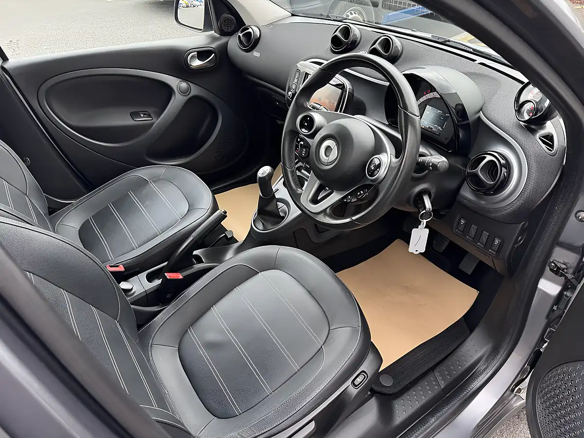 Used 2017 Smart Forfour Prime Premium Grey - Interior and Exterior details 9