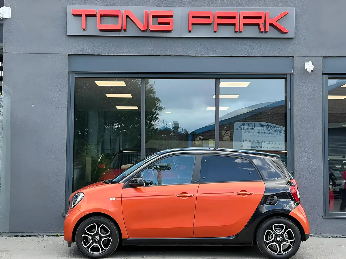 Used 2017 Smart Forfour Prime (premium) Orange - Interior and Exterior details 12