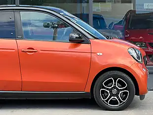 Used 2017 Smart Forfour Prime (premium) Orange - Interior and Exterior details 9