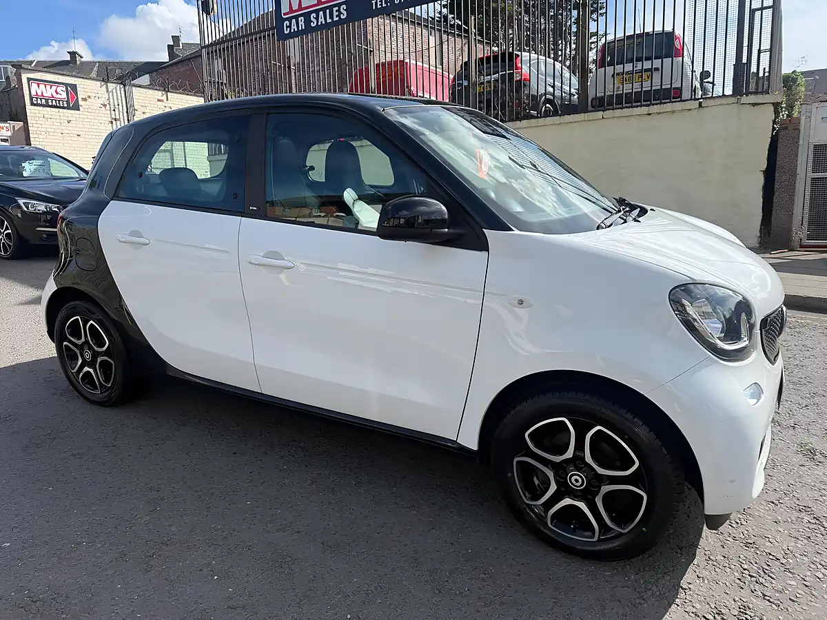 Used 2017 Smart Forfour Prime (premium Plus) White - Interior and Exterior details 11