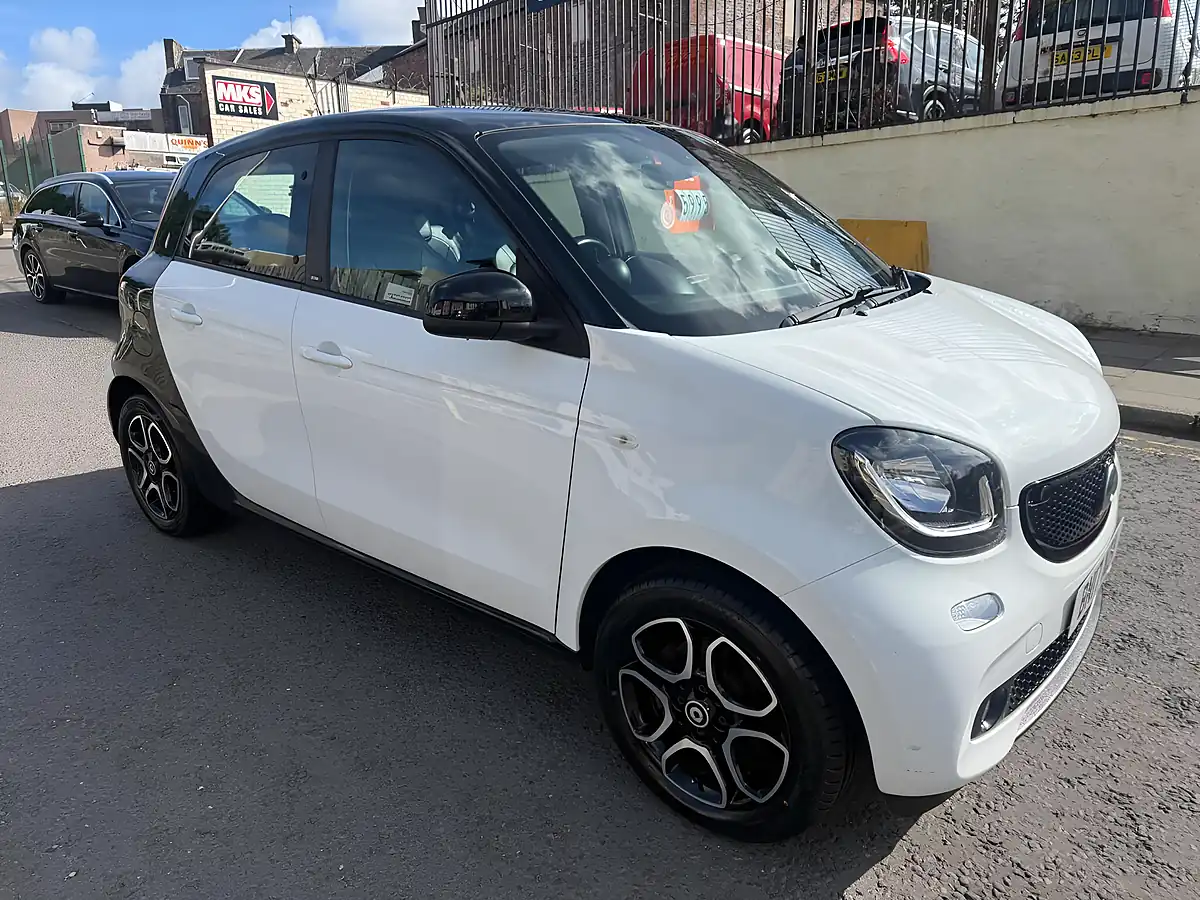 Used 2017 Smart Forfour Prime (premium Plus) White - Interior and Exterior details 12