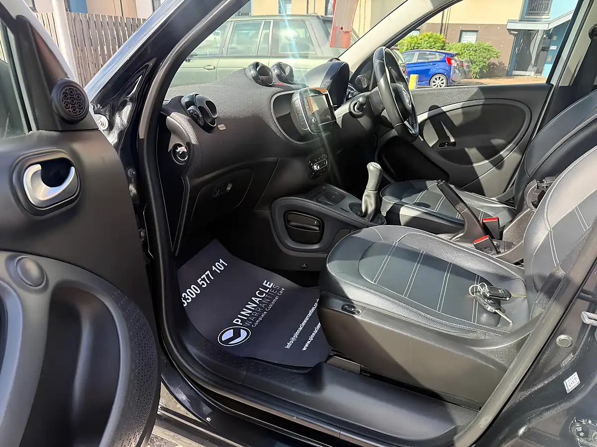 Used 2017 Smart Forfour Prime (premium Plus) White - Interior and Exterior details 13