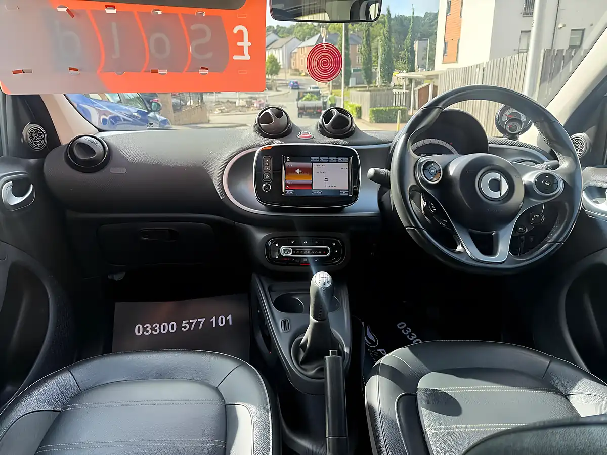 Used 2017 Smart Forfour Prime (premium Plus) White - Interior and Exterior details 16